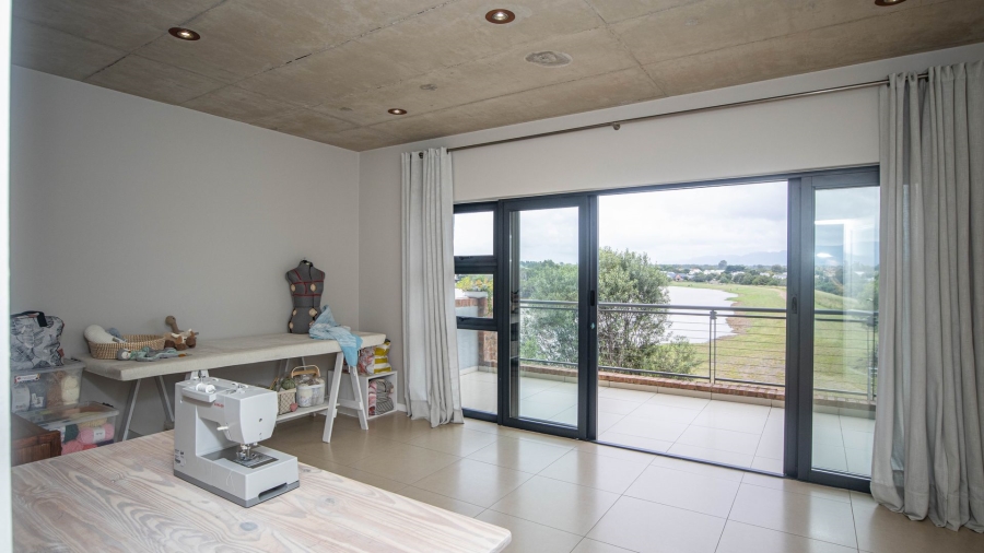 5 Bedroom Property for Sale in The Coves North West